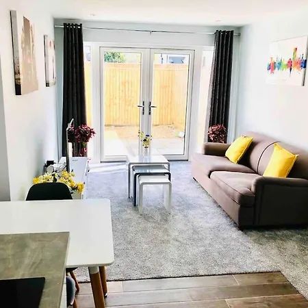 Centrally Situated House Plus Private Parking Cheltenham Exterior photo