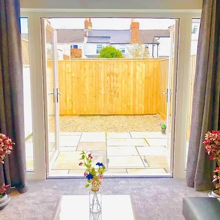 Centrally Situated House Plus Private Parking Cheltenham Exterior photo