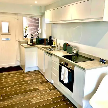 Centrally Situated House Plus Private Parking Cheltenham Exterior photo