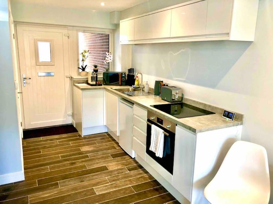 Centrally Situated House Private Parking * Cheltenham