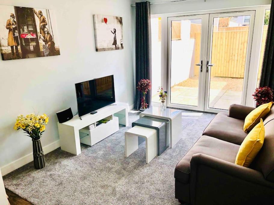 Centrally Situated House Private Parking Holiday home *
