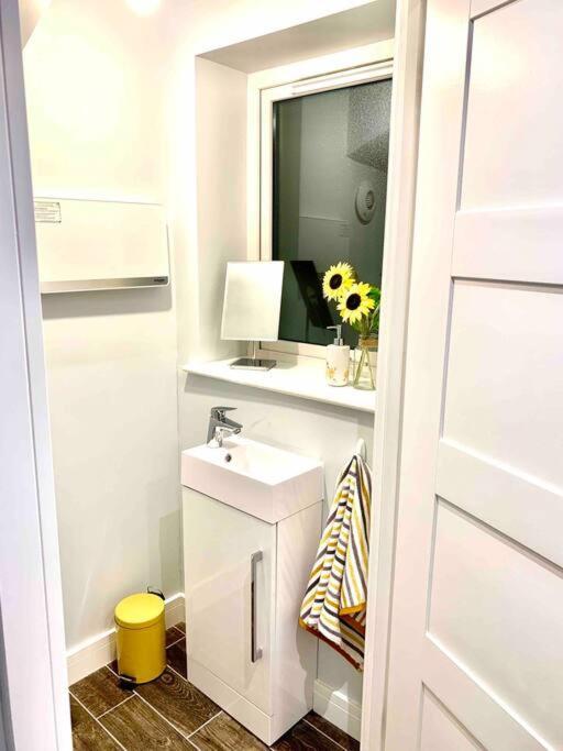 Centrally Situated House Private Parking Cheltenham